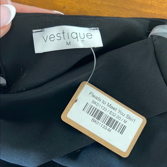 NWT Vestique black mini skirt - Picture 3 of 4